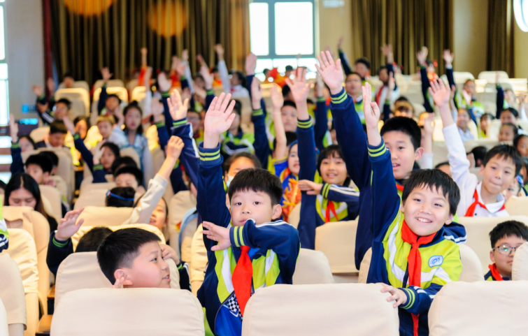 “健康口腔，快乐成长”龋齿预防进校园活动在青口中心小学举办