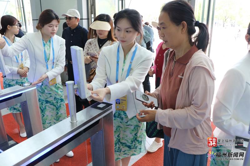 “小茉莉”绽放数字峰会 600名志愿者累计服务4.18万小时