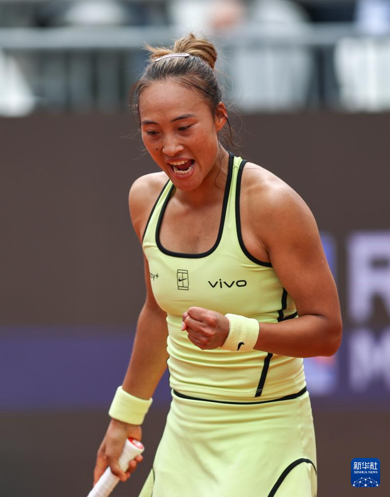 网球——WTA1000罗马站：郑钦文首轮晋级