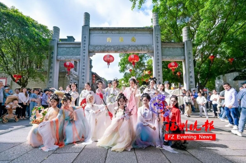 三坊七巷 “花朝巡礼・坊巷花神” 巡游惊艳出圈。