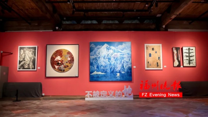 朱紫坊内，国际女性漆艺展以艺术对话时代，彰显文化包容举办闽都文人风骨展。