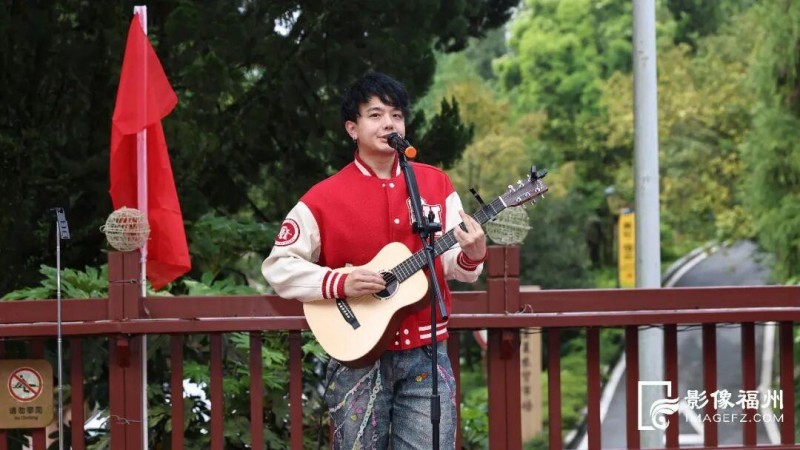 吉他弹唱表演。鼓岭管委会/供图