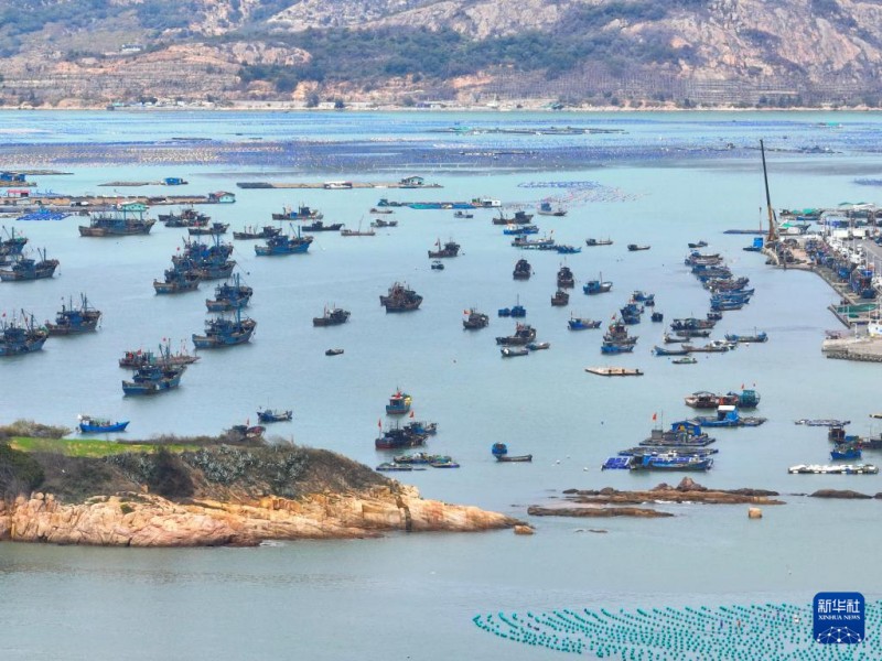 这是4月2日在福建省福州市连江县定海湾拍摄的一处渔港（无人机照片）。新华社记者 林善传 摄