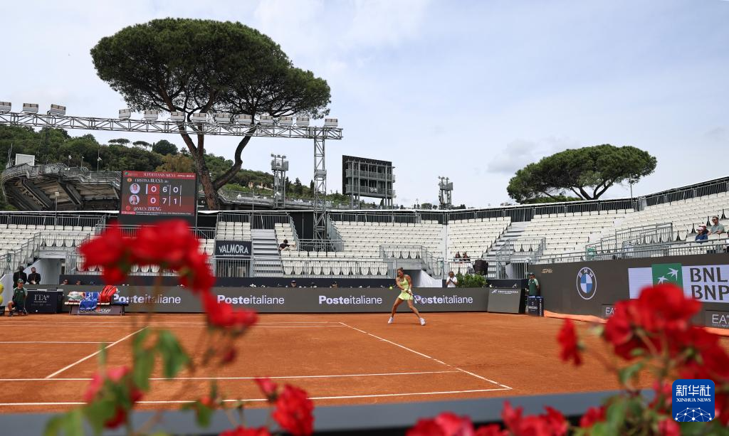 网球——WTA1000罗马站：郑钦文晋级