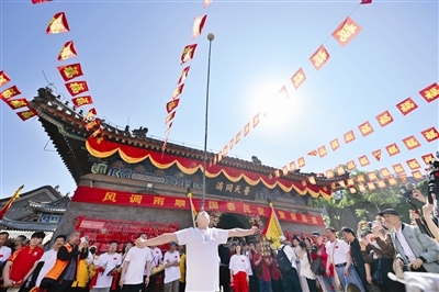天津皇会踩街巡游 两岸信众共迎妈祖诞辰