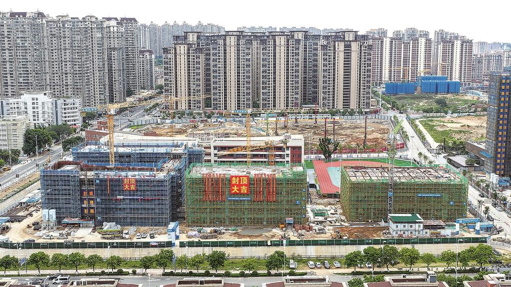 石狮一中宝盖校区二期工程教学实验楼封顶