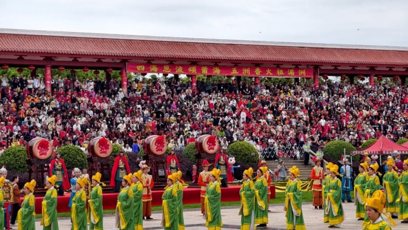 一套完整仪轨庄重有序，每一个动作、每一句祝文都藏着对妈祖的虔诚礼敬，尽显千年祭典的恢弘气度。