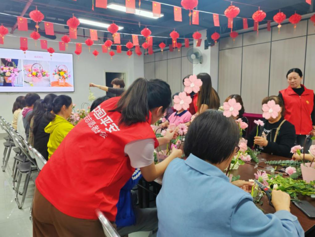 平安产险福建分公司：情暖母亲节  平安守芳华