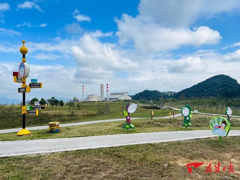 生态修复后的一期填埋场俨然是一个城市休闲公园。陈欢欢 摄
