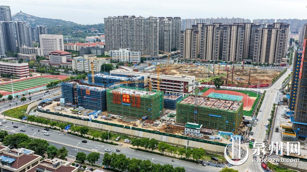 石狮一中宝盖校区二期工程加快推进教学实验楼封顶