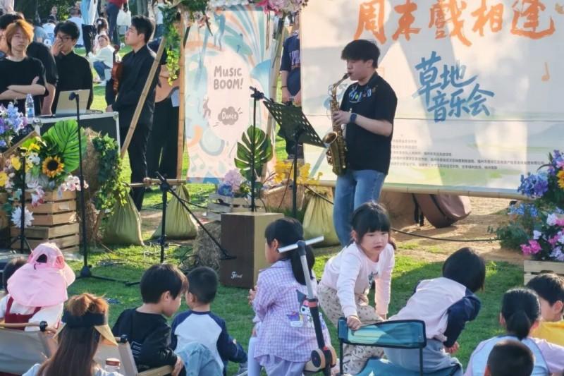 独唱、合唱等多元演绎形式，情感真挚、旋律动人，既有对母爱的深情告白，也有治愈人心的抒情旋律。