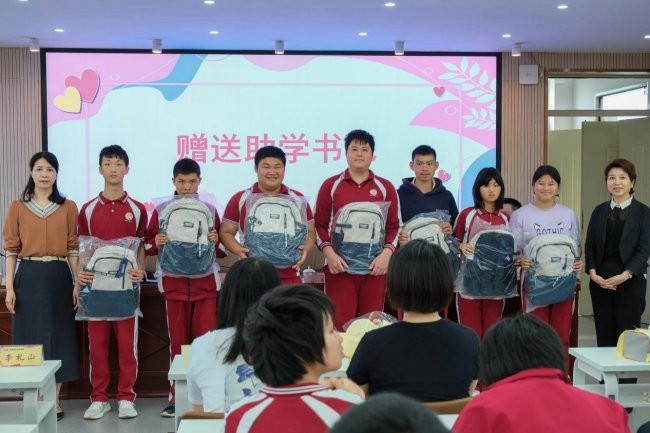 中建二局（厦门）建设有限公司工会与厦门市翔安区启航学校工会开展联建共建主题活动