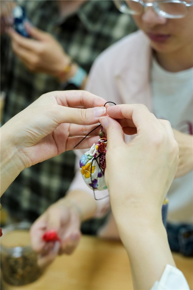 &ldquo;大国工匠&middot;工创未来&rdquo;非遗系列实践课第三期：理工思维重构沉香美学，师生共品传统香韵