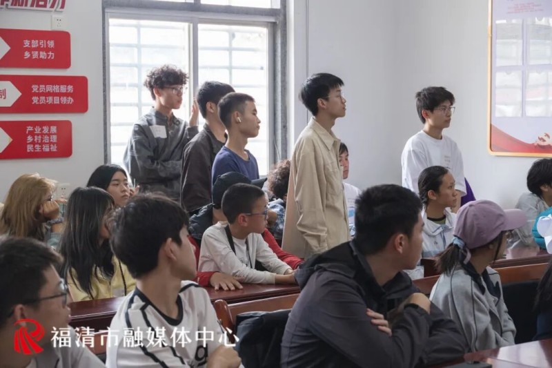当天下午举行的“中国鲎海洋公益保护地自然观察课”，则将活动从体验进一步延伸到自然教育。