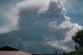 菲律宾马荣火山持续活跃 再次形成火山碎屑流