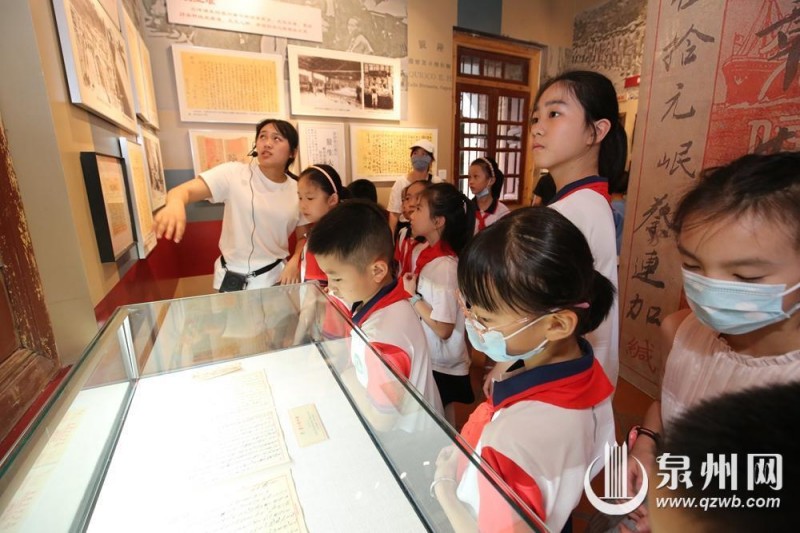 学生来到侨批馆研学（泉州侨批馆供图）