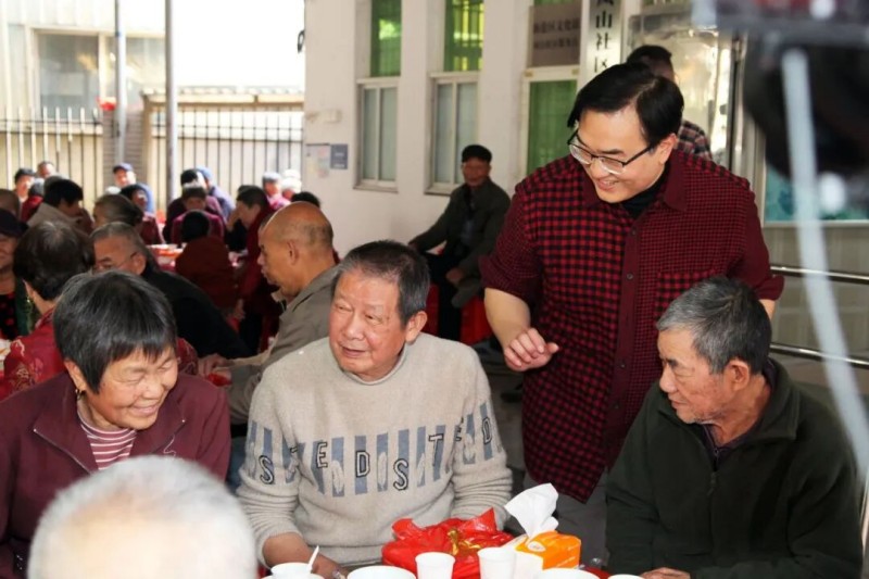 张德暐：“幸福餐”香飘两岸。
