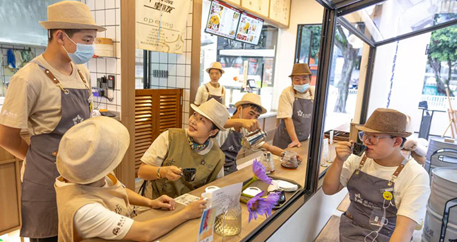 “星点心愿”饺子店里藏着一群“星青年”就业梦