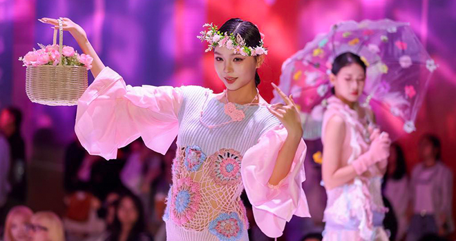 福建高校举办毕业T台秀 125套作品亮相