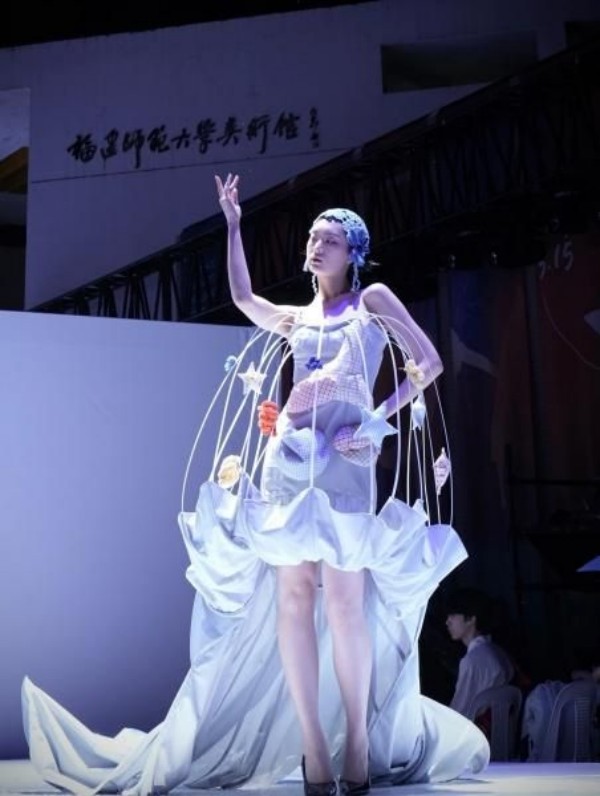 福建师范大学美术学院2026年阅水成川“5·15”毕业季系列活动开幕式暨服装与服饰设计专业毕业作品发布会现场（福建师范大学供图）