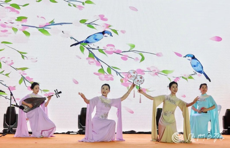 南音表演《百鸟图》。