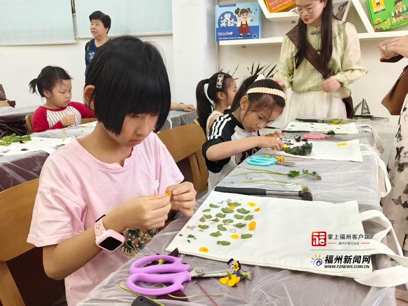 琼河社区：巧手扎染趣体验