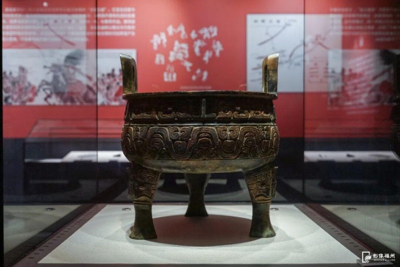 特展展出的青铜兵器、礼器，皆出自“中国青铜器之乡”宝鸡。记者 林双伟 摄