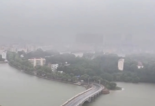 南方强降雨持续 各地各部门积极应对