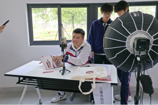 无界课堂：福州这所高中激发学生更多可能