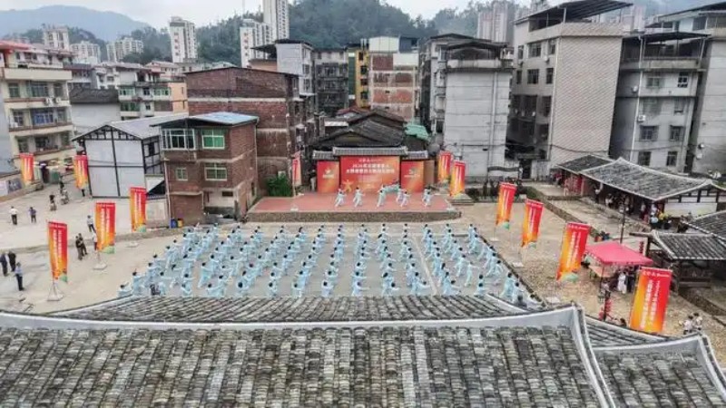 5月19日，2026年全国老年人太极拳健身大联动主会场活动在福建省大田县岩城文化广场拉开帷幕。主办方供图