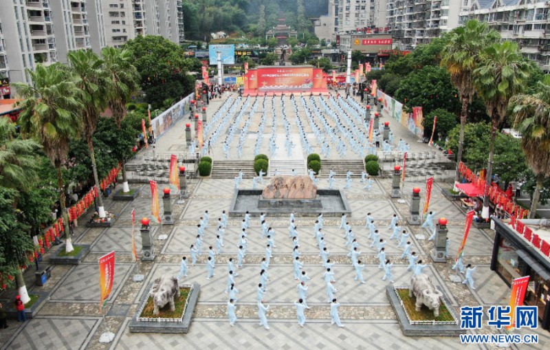 5月19日，2026年全国老年人太极拳健身大联动主会场活动在福建省大田县岩城文化广场拉开帷幕。主办方供图