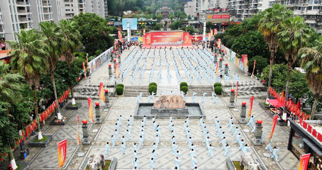 福建大田：千余名老人共舞太极拳