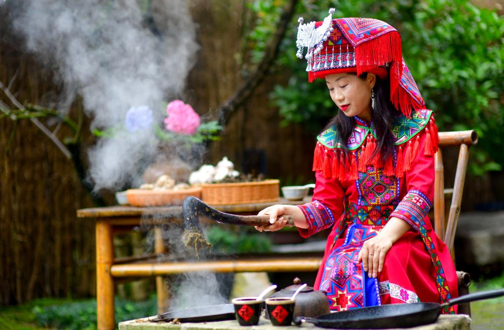 广西人待客最高礼仪：油茶 我先干为敬
