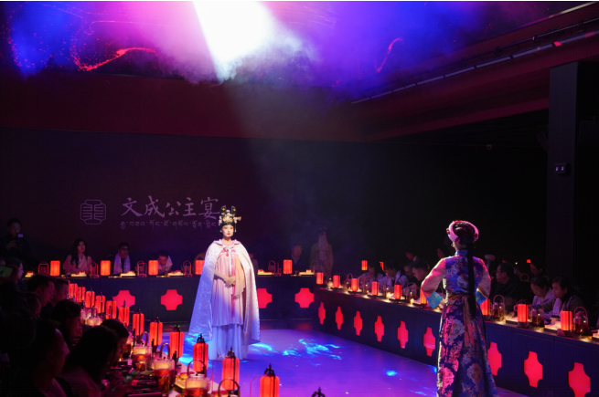 九寨沟首家沉浸式歌舞剧《文成公主宴》餐秀首演