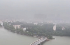 南方强降雨持续 各地各部门积极应对