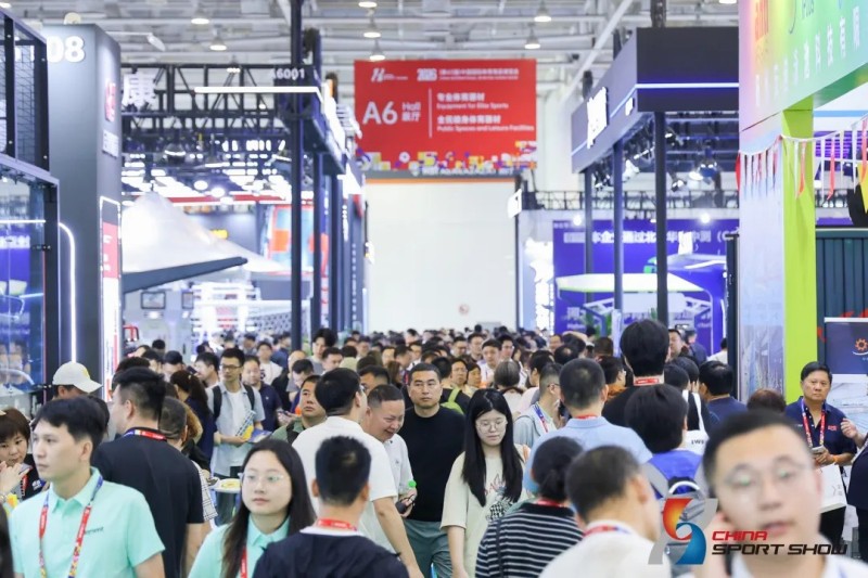 展会现场人声鼎沸，热闹非凡。