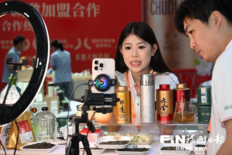 海交会推介区：摊主变主播 云端卖好货