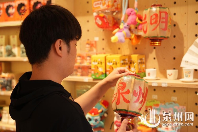 新潮文创油纸灯深受年轻人青睐