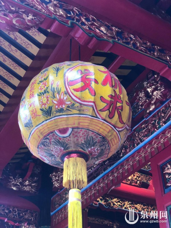 “姓氏灯”广泛用于宫庙祠堂祭祀、新屋入宅贺喜及各类岁时节庆。
