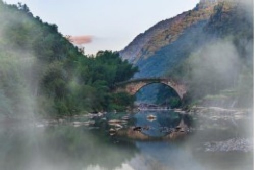 柘荣县乍洋乡青山连绵、畲村静谧，古韵悠长，在此无需追赶行程，静静感受便会被自然与时光治愈。