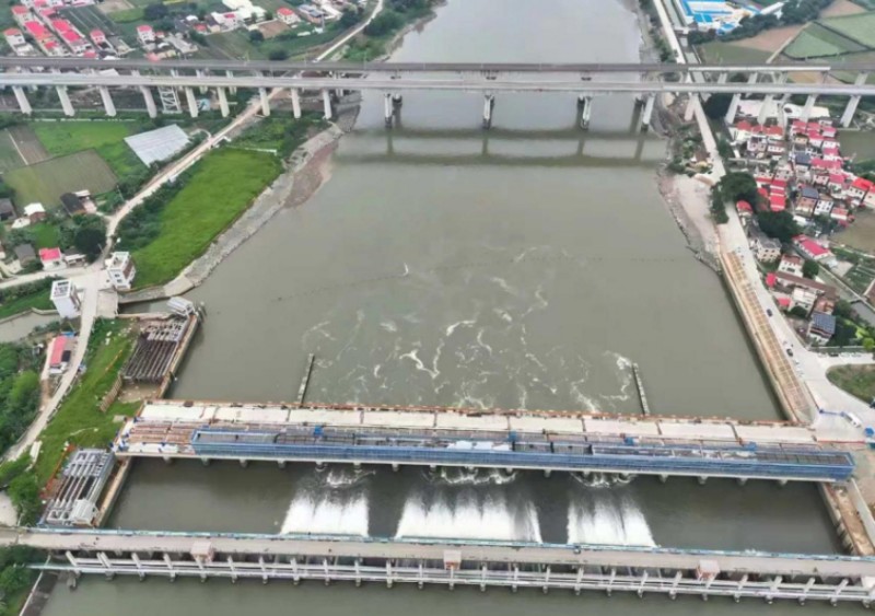 九龙江北溪水闸改建工程北港水闸施工现场。新华网发（福建水投集团九龙江北溪供水有限公司 供图）