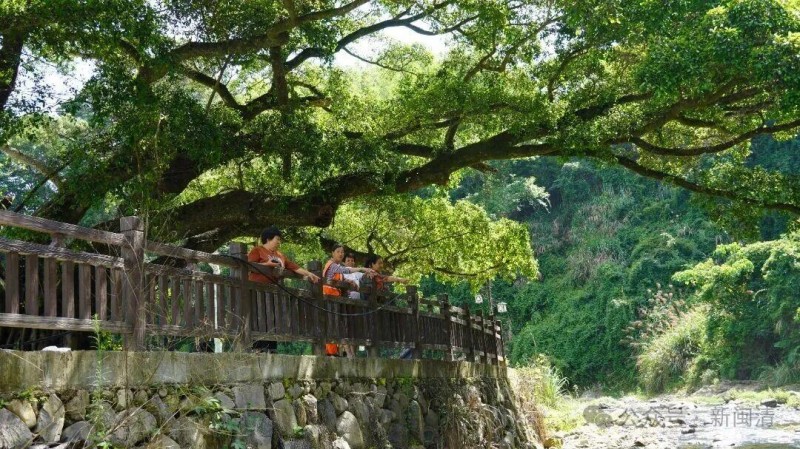 试运行期间，村民和游客随时可以来到这里，歇一歇脚，吹一吹风，亲近自然，放松心情。