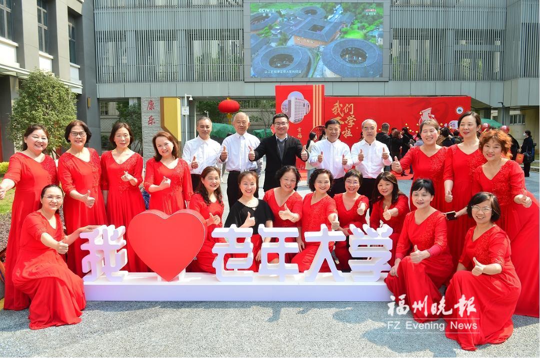老年教育火出圈 银龄生活潮起来