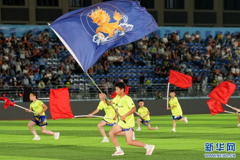 这是开赛前的武术节目《拼了》。新华网 肖和勇 摄