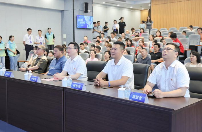 人保寿险福建省分公司举办“福建人保杯——寻找最亮的星”关爱孤独症儿童书画展