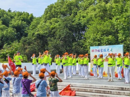 人保财险福州西湖支公司：党建引领聚邻里 健步惠民暖社区