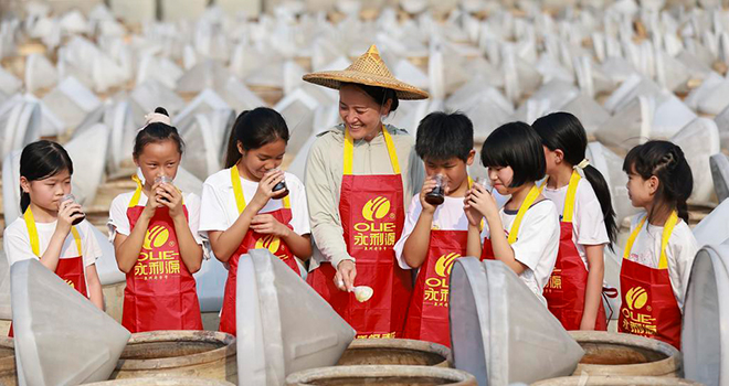 福建泉州：体验非遗酿造 研学豆豉文化