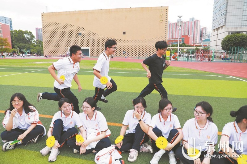 在抢位游戏中释放备考压力