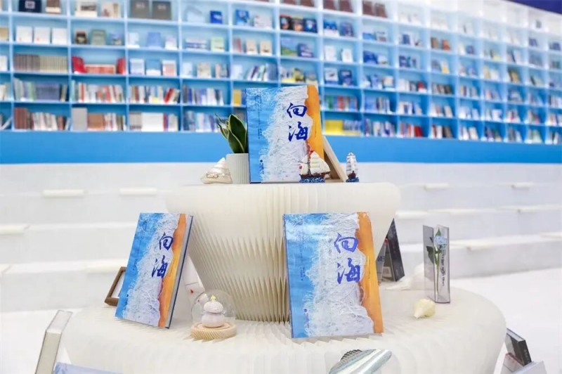 在福州马尾，福建首家海洋文化主题书店“新华·阅海”正式开业。福州晚报记者 管澍 摄