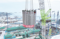 漳州核电4号机组堆腔换料水池模块吊装成功